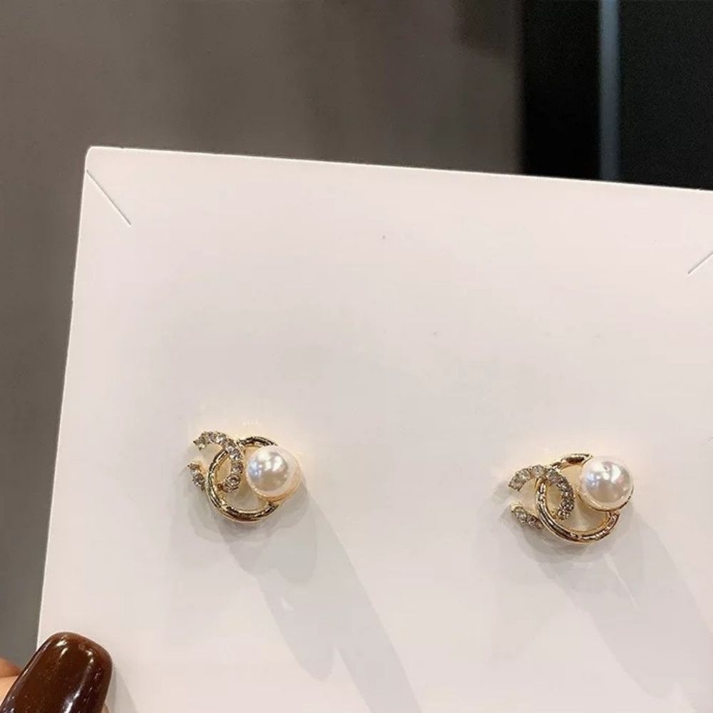 Earrings crystal imitation.
